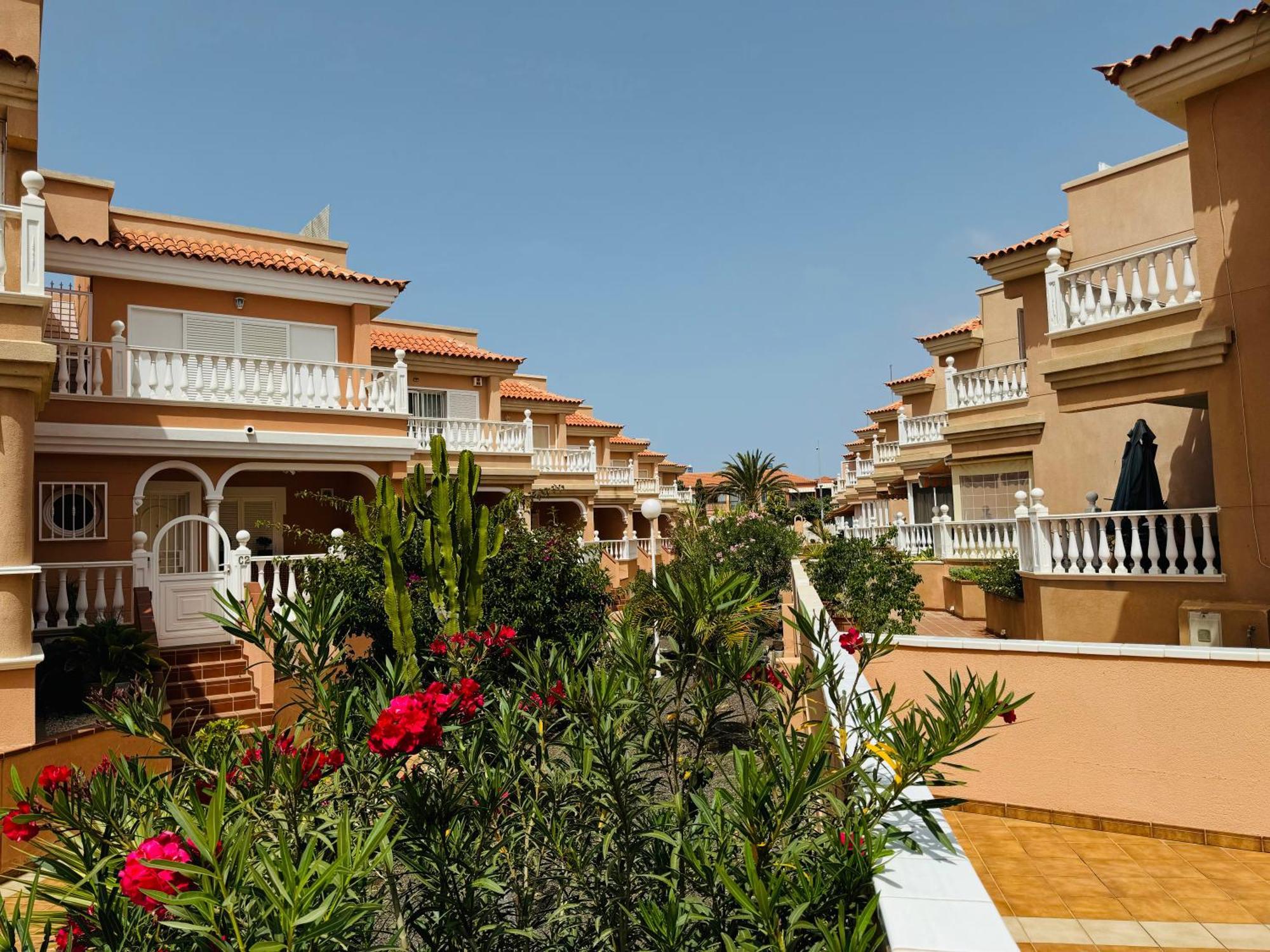 Hugo'S Holiday Apartment In Costa Del Silencio Arona  Exteriör bild